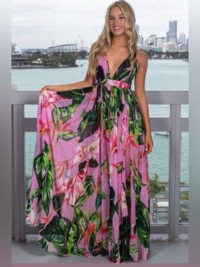 Luxxel Tropical Flower Bomb Maxi Dress in Light Orchid Size Medium